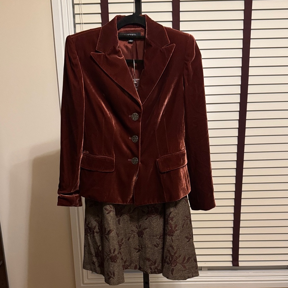 Kasper Suit - Burgundy Velvet Blazer & Floral Wool A Line Skirt - Size 6
